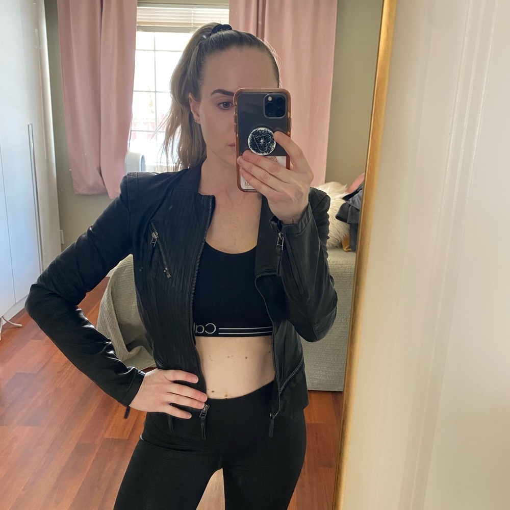 Leather jacket - Picture 2 of 6